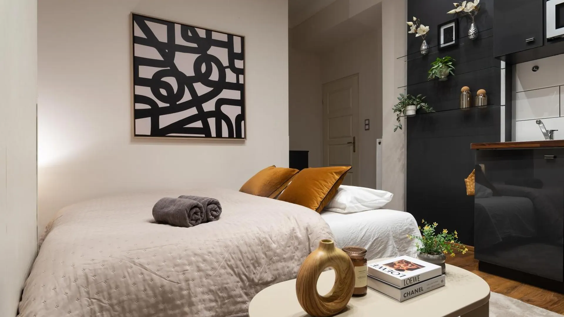 Chic Central 1Br Retreat Near New York Cafe With View Budapesta 0*,  Ungaria