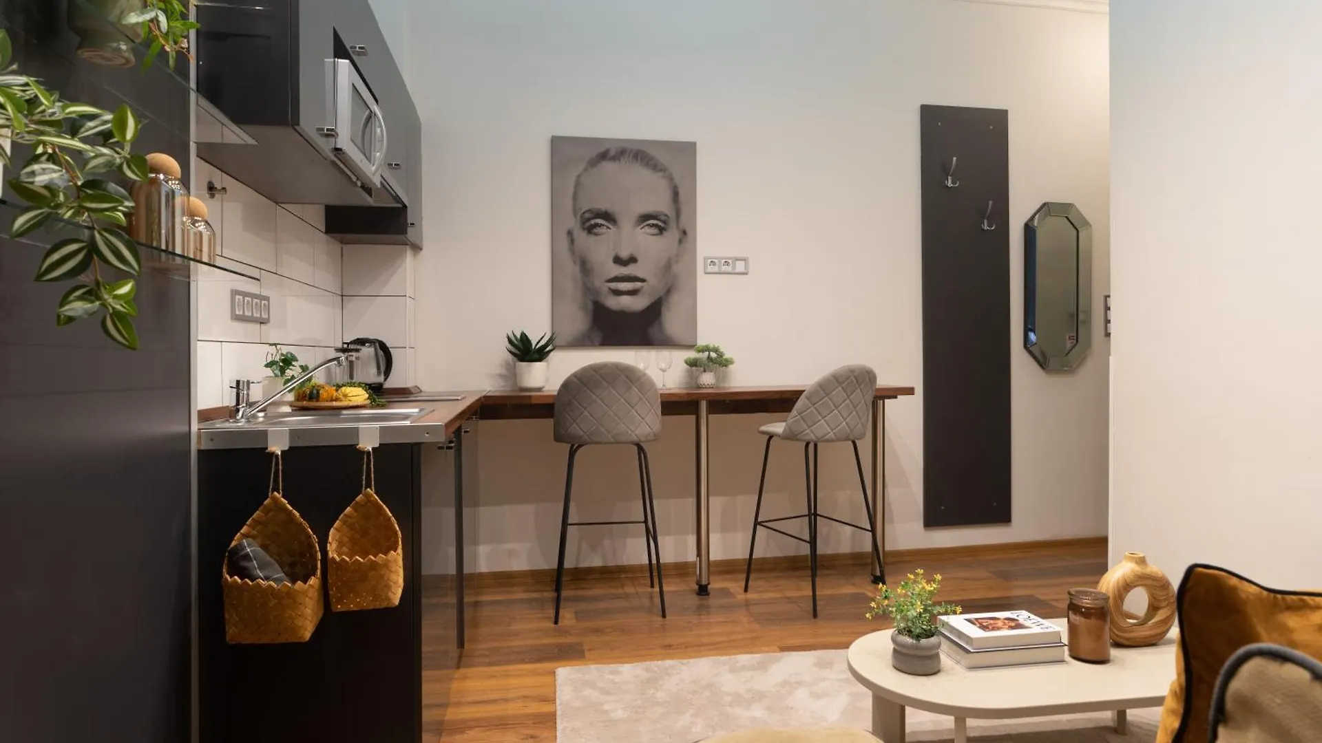 Chic Central 1Br Retreat Near New York Cafe With View Budapesta Apartament