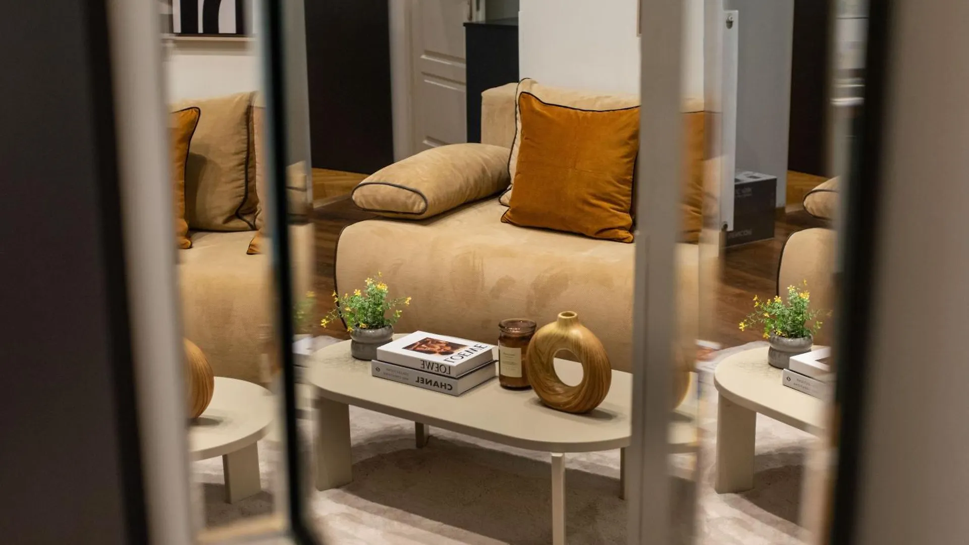 Chic Central 1Br Retreat Near New York Cafe With View Budapesta 0*,  Ungaria