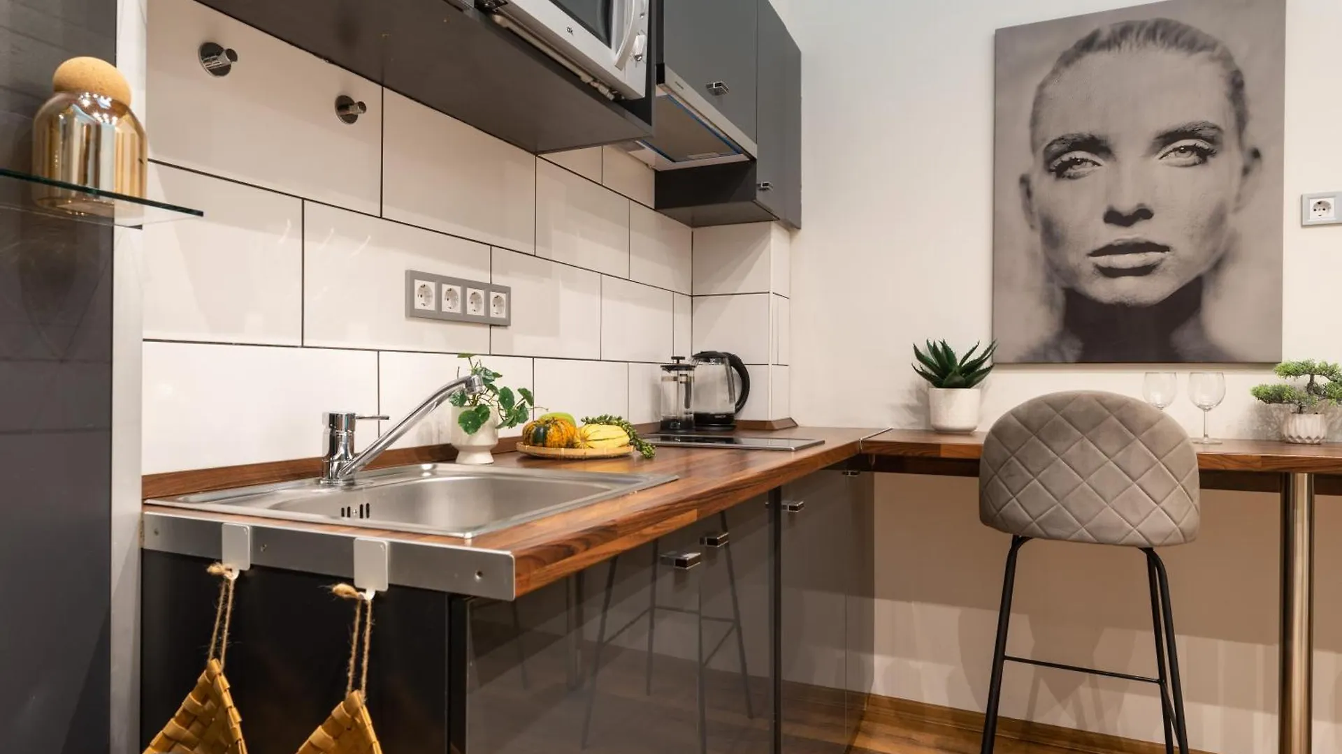 Chic Central 1Br Retreat Near New York Cafe With View Budapesta 0*,