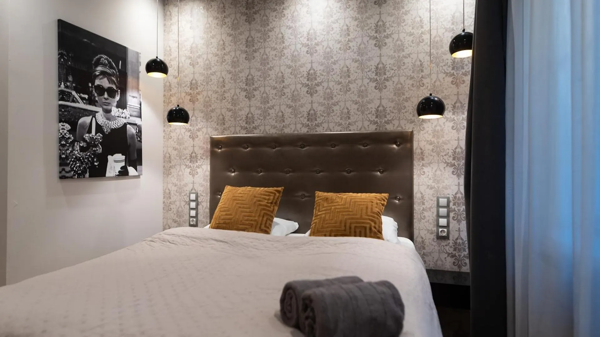 Chic Central 1Br Retreat Near New York Cafe With View Budapesta