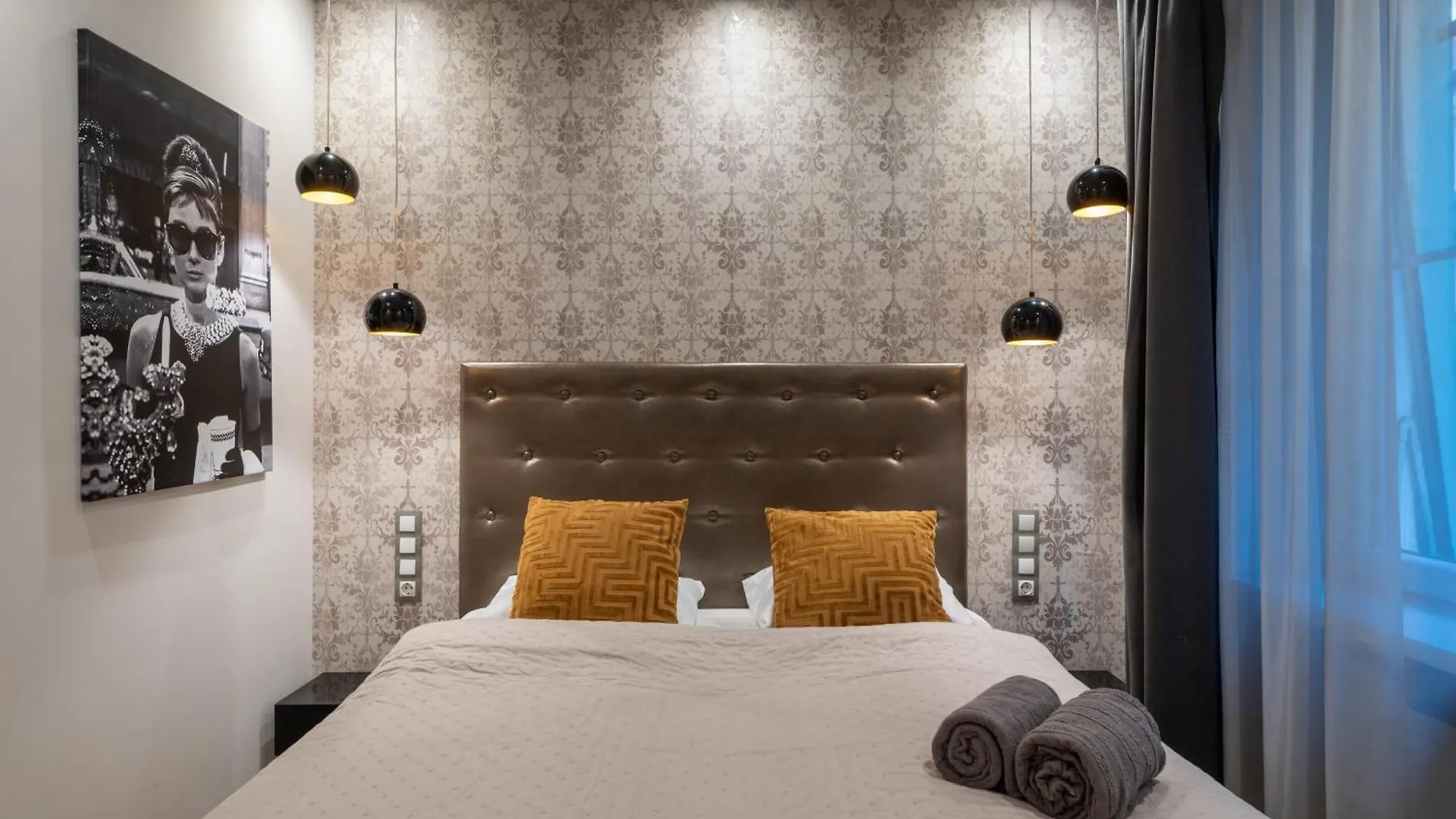 Chic Central 1Br Retreat Near New York Cafe With View Budapesta Apartament